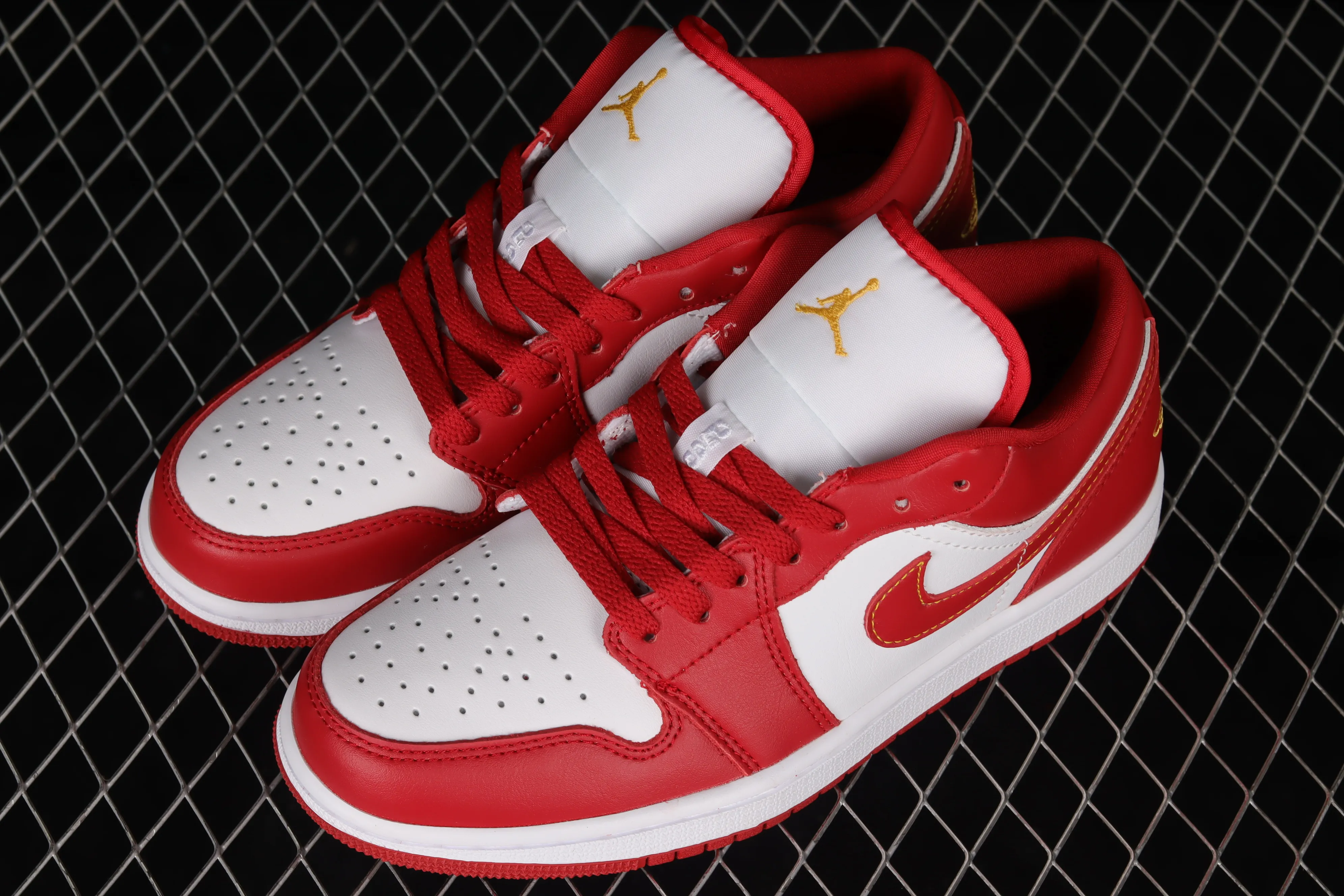 All categories Air Jordan Jordan series basketball shoes Air Jordan 1 Low Z version Air Jordan 1 Low AJ1 Joe 1 new white and red low-level basketball shoes 553560-607